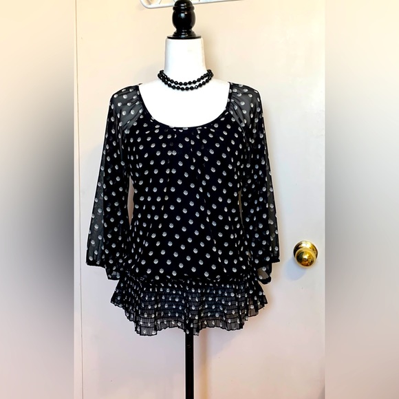 Vero Moda polka dot blouse soft ruffles around the hemline , in great condition - Picture 3 of 9